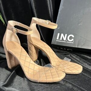 NWT INC TAN SANDALS 6.5 M